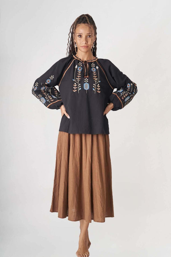 Siyah El Yapımı Nakışlı Keten Bluz (Ön Satış)